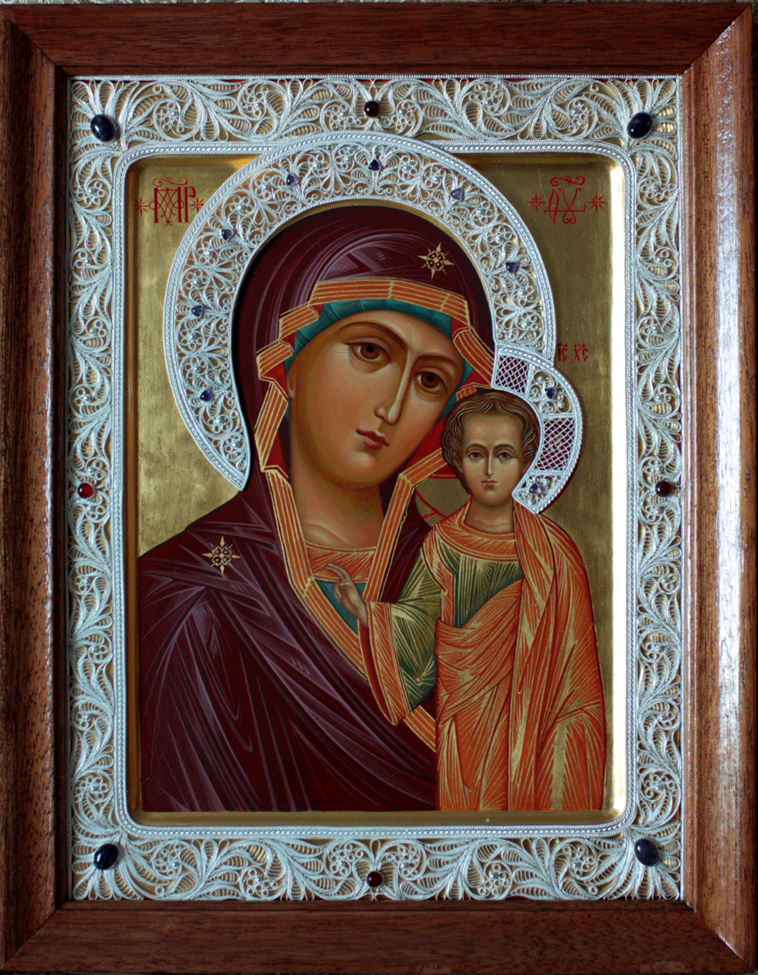 Казанская икона Божией Матери в серебряном окладе.
