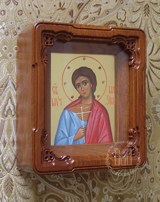 Св. мч. Максим.10-11см, золотой фон, аметисты. Дубовый киот Св. мч. Максим.10-11см, золотой фон, аметисты. Дубовый киот